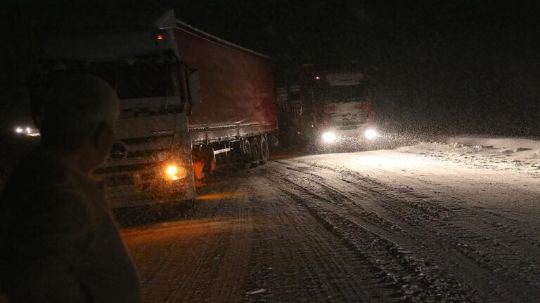 Bayburt-Gümüşhane Otoyolu’nda ulaşımlar durduruldu