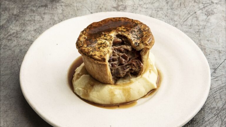 Ünlü şefin kayıp minibüsünde 2 bin 500 pasta bulundu: Pastalar yenmez