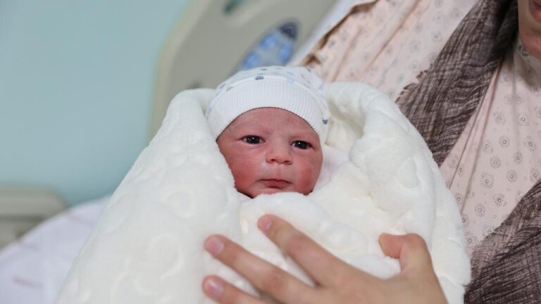 2025 yılının ilk bebekleri doğdu