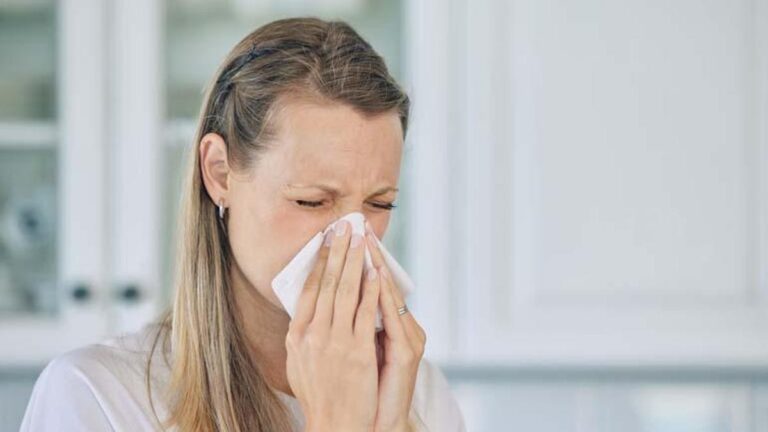 Temizlik yaparken bu hataya dikkat! Geçmeyen alerjinin sebebiymiş…