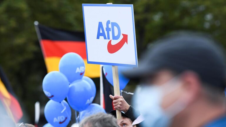 Almanya’da aşırı sağcı AfD, ilk kez bir ankette birinci parti konumuna geldi
