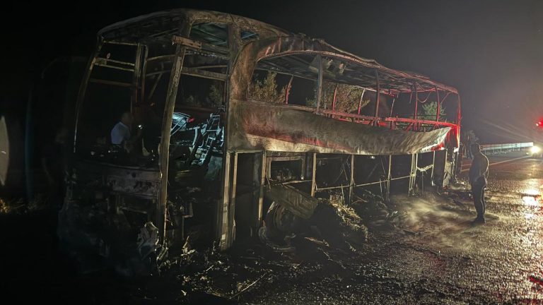 Ankara’da seyir halindeki yolcu otobüsü yandı