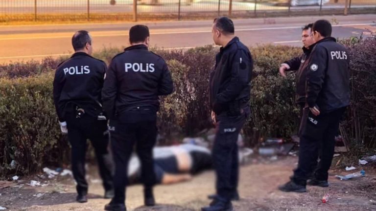 Bursa’da sır ölüm: Cesedi kavşakta bulundu – Son Dakika Türkiye Haberleri
