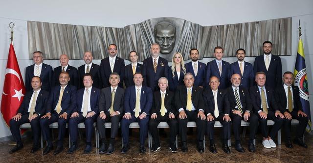 Fenerbahçe’de Aziz Yıldırım başkanlığında ilk yönetim kurulu toplantısı yapıldı