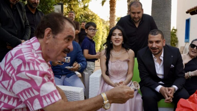 İbrahim Tatlıses manevi kızına beşi bir yerde taktı!